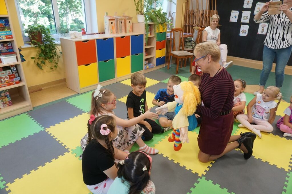 Dzieci poznają Lenę