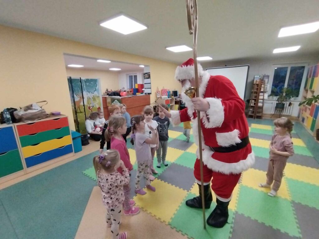 Dzieci, biblioteka, oddział dla dzieci, zajęcia, Święty Mikołaj