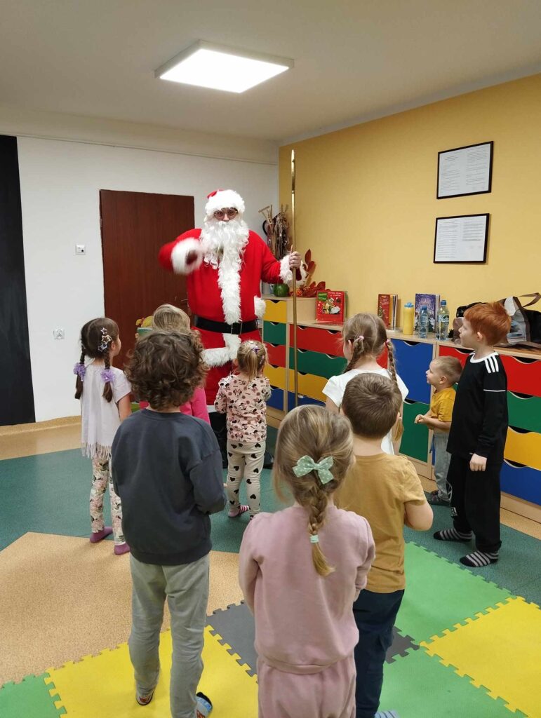 Dzieci, biblioteka, oddział dla dzieci, zajęcia, Święty Mikołaj