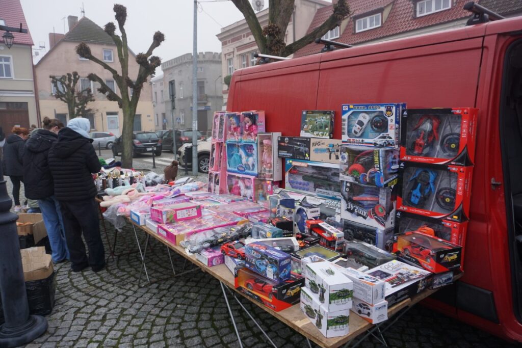 Kiermasz Bożonarodzeniowy, Rynek, stoiska, ozdoby świąteczne, rękodzieła, kupujący