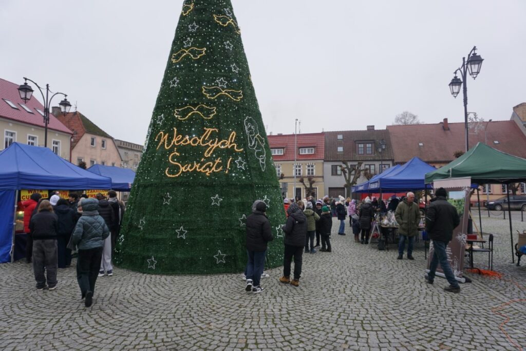 Kiermasz Bożonarodzeniowy, Rynek, stoiska, ozdoby świąteczne, rękodzieła, kupujący