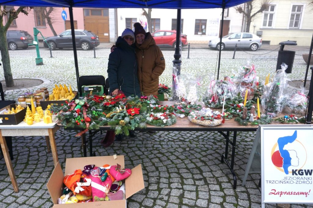 Kiermasz Bożonarodzeniowy, Rynek, stoiska, ozdoby świąteczne, rękodzieła, kupujący