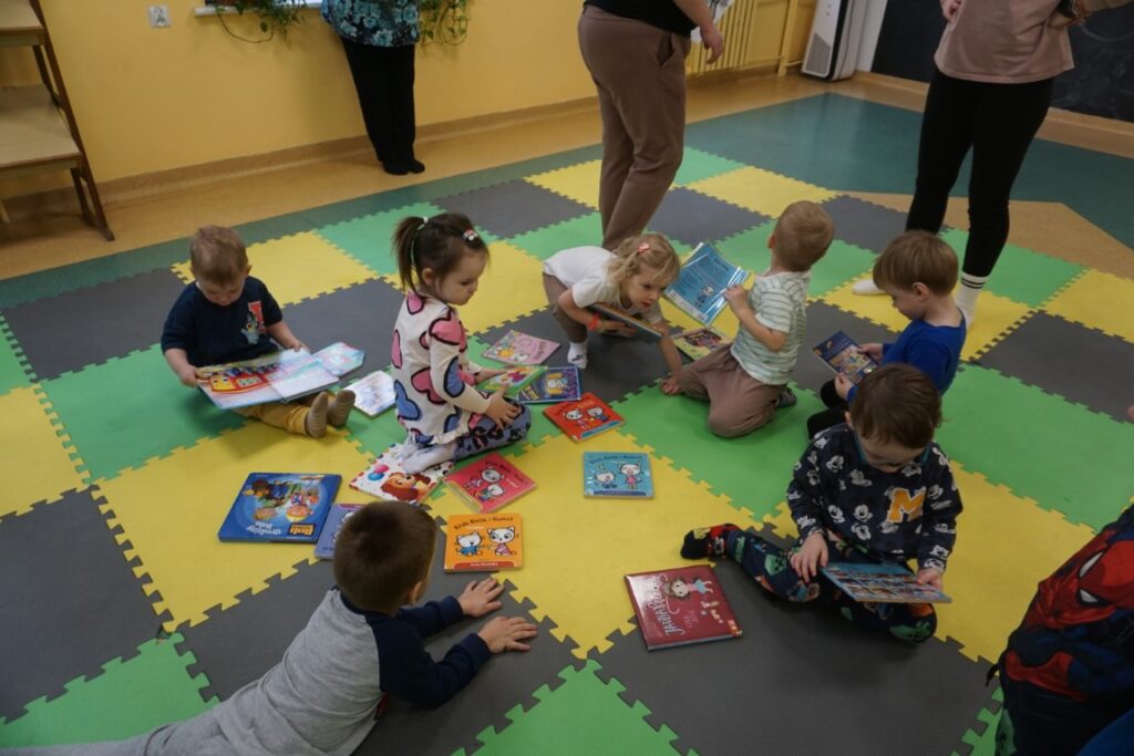 Dzieci, Akademia Malucha, Mieszkańcy Zimowej Krainy, Biblioteka, zajęcia