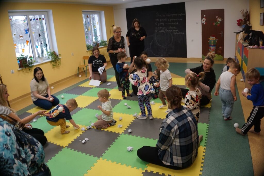 Dzieci, Akademia Malucha, Mieszkańcy Zimowej Krainy, Biblioteka, zajęcia