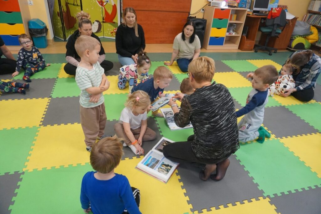 Dzieci, Akademia Malucha, Mieszkańcy Zimowej Krainy, Biblioteka, zajęcia