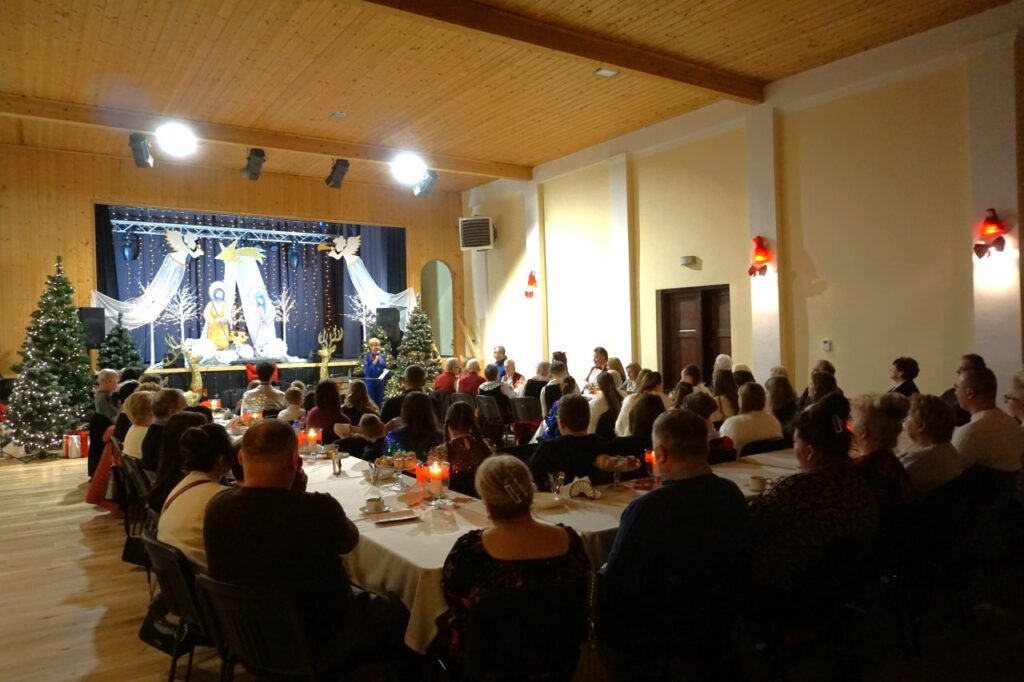 Kolędowanie, sala BiCK, Szopka Bożonarodzeniowa.