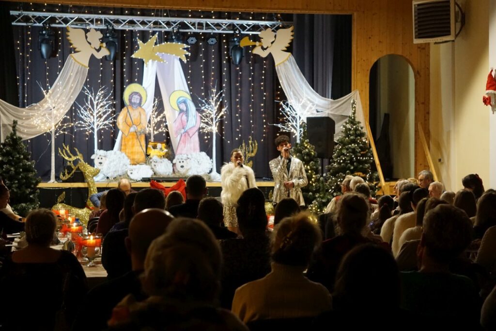 Kolędowanie, widownia, sala BiCK, Szopka Bożonarodzeniowa.