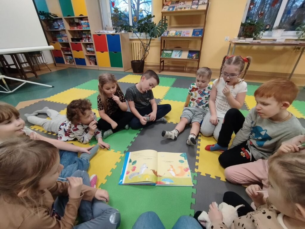 Zajęcia z dziećmi, od zabawy do czytania, dzieci, biblioteka dla dzieci.