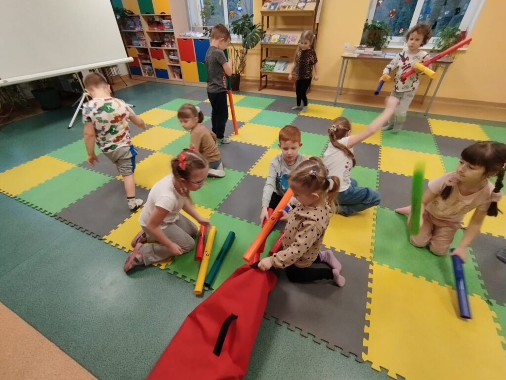 Zajęcia z dziećmi, od zabawy do czytania, dzieci, biblioteka dla dzieci.