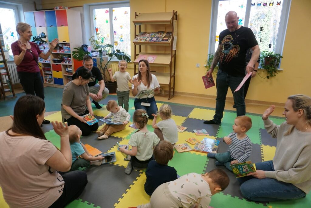 dzieci, opiekunowie, książeczki, biblioteka dla dzieci, akademia malucha