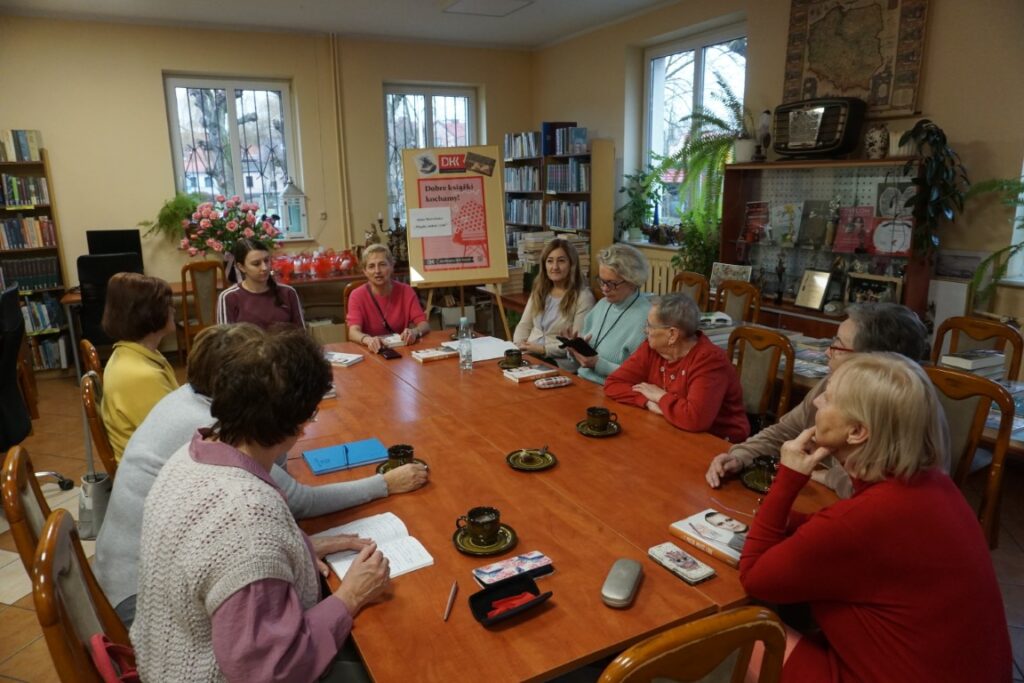 Dyskusyjny Klub Książki, Czytelnicy, Biblioteka, Dyskusja, Rozmowy przy herbacie.