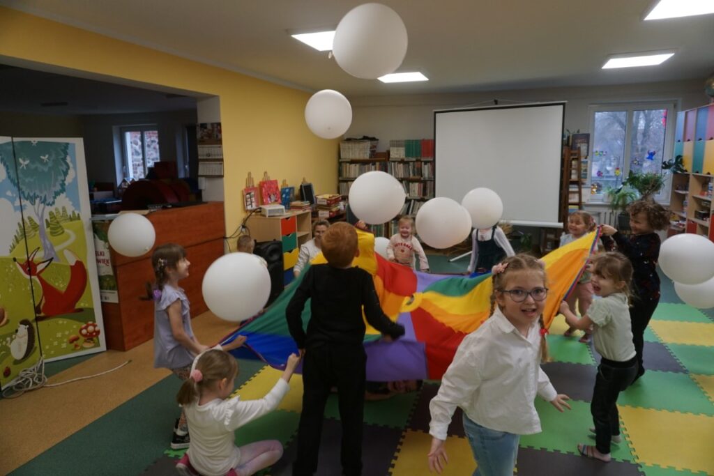 Od Zabawy Do Czytania, Dzieci, Biblioteka dla dzieci, Zabawa, Czytanie, Opiekunowie, zajęcia.