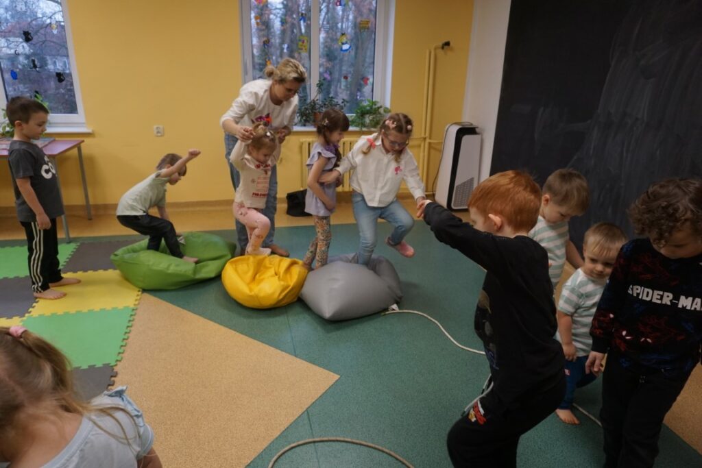 Od Zabawy Do Czytania, Dzieci, Biblioteka dla dzieci, Zabawa, Czytanie, Opiekunowie, zajęcia.