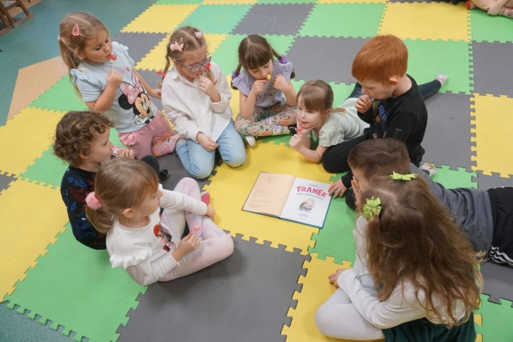 Od Zabawy Do Czytania, Dzieci, Biblioteka dla dzieci, Zabawa, Czytanie, Opiekunowie, zajęcia.