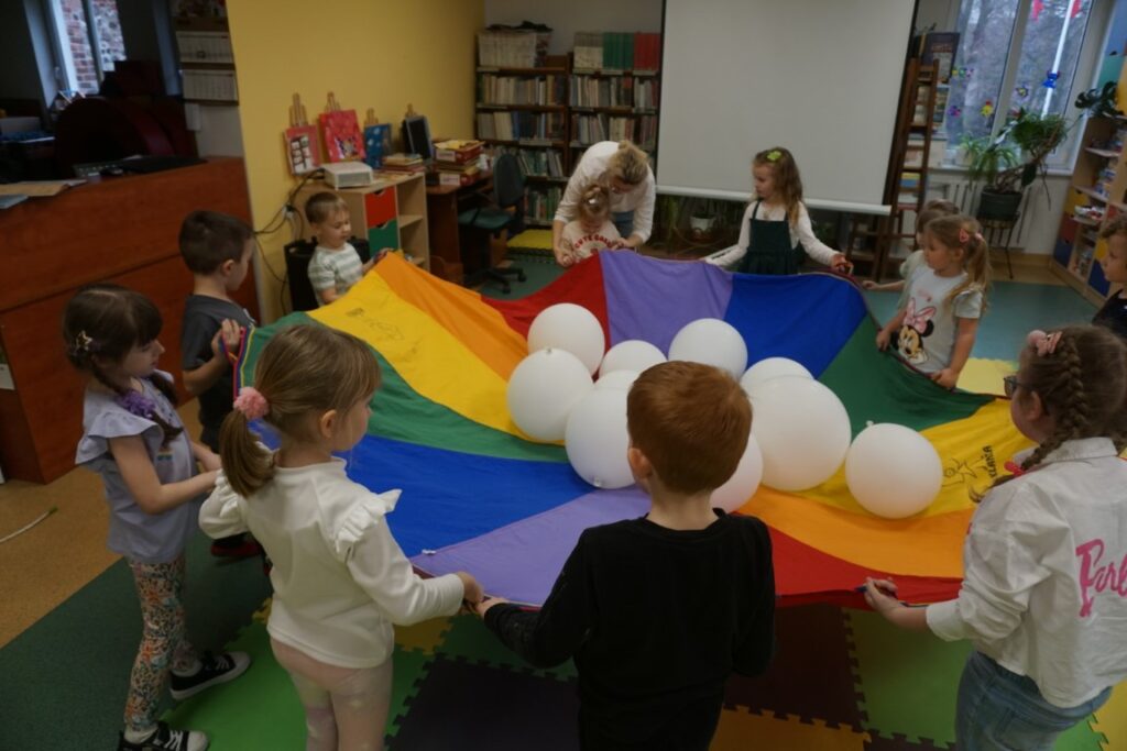 Od Zabawy Do Czytania, Dzieci, Biblioteka dla dzieci, Zabawa, Czytanie, Opiekunowie, zajęcia.