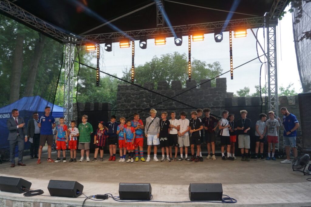 Dzieci, scena, piłkarze, odznaczenia, medale