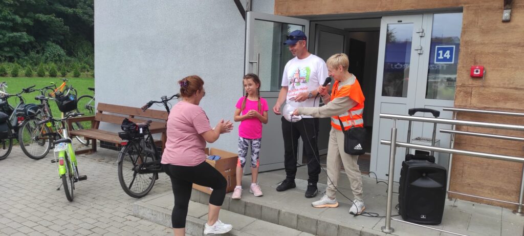 Rajd rowerowy, zwycięzcy, rowery, rowerzyści, gratulacje