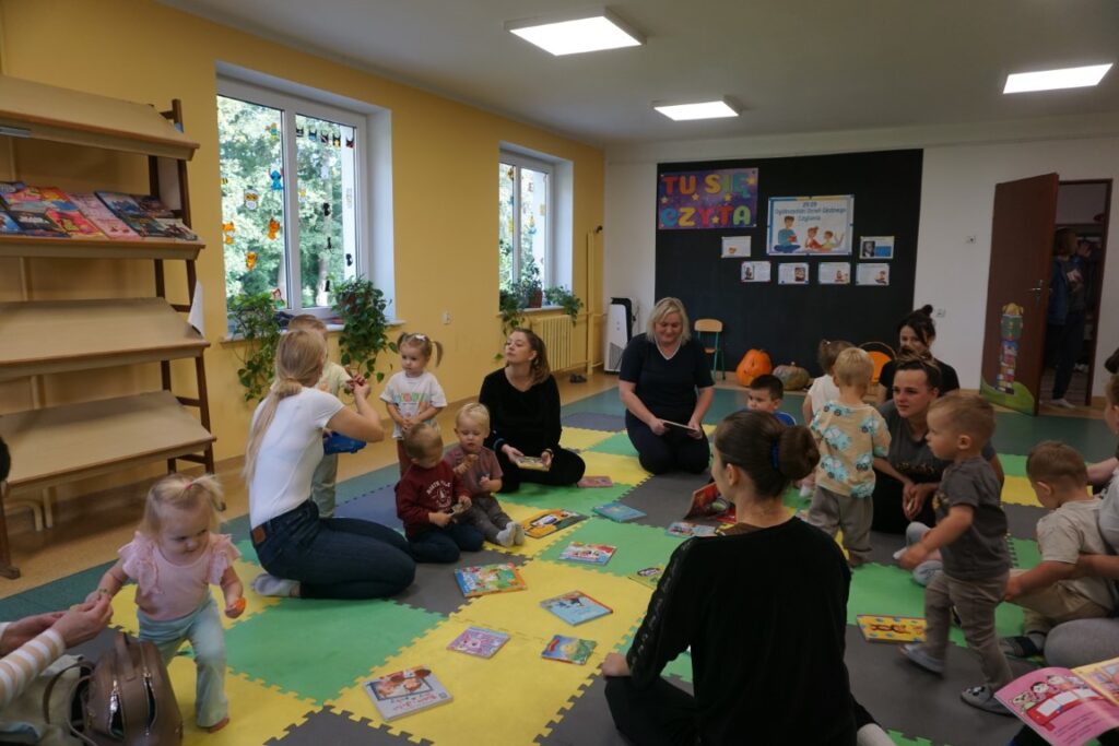 Akademia Malucha, Biblioteka dla dzieci, zabawa, dzieci, opiekunowie,