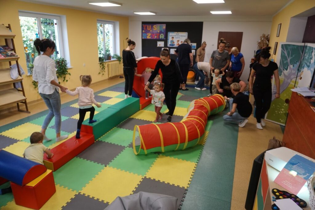 Akademia Malucha, Biblioteka dla dzieci, zabawa, dzieci, opiekunowie,