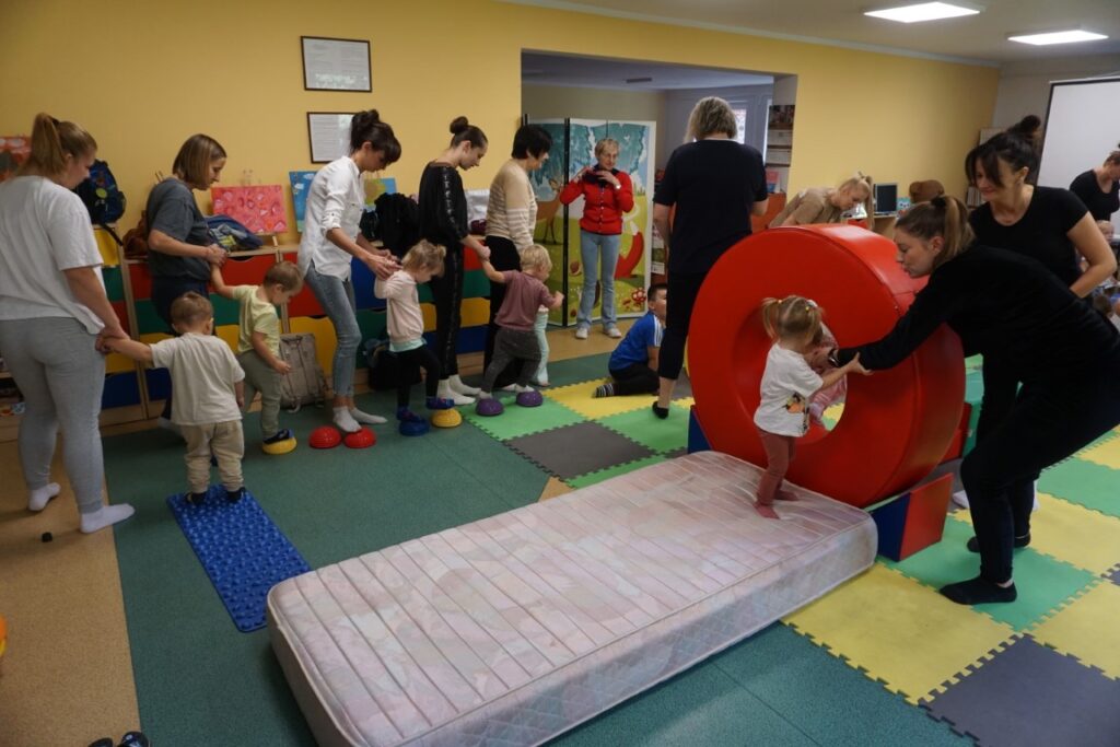 Akademia Malucha, Biblioteka dla dzieci, zabawa, dzieci, opiekunowie,