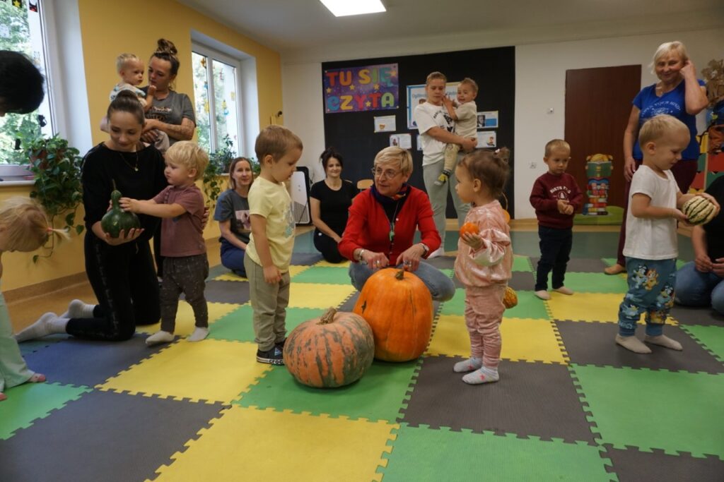 Akademia Malucha, Biblioteka dla dzieci, zabawa, dzieci, opiekunowie,