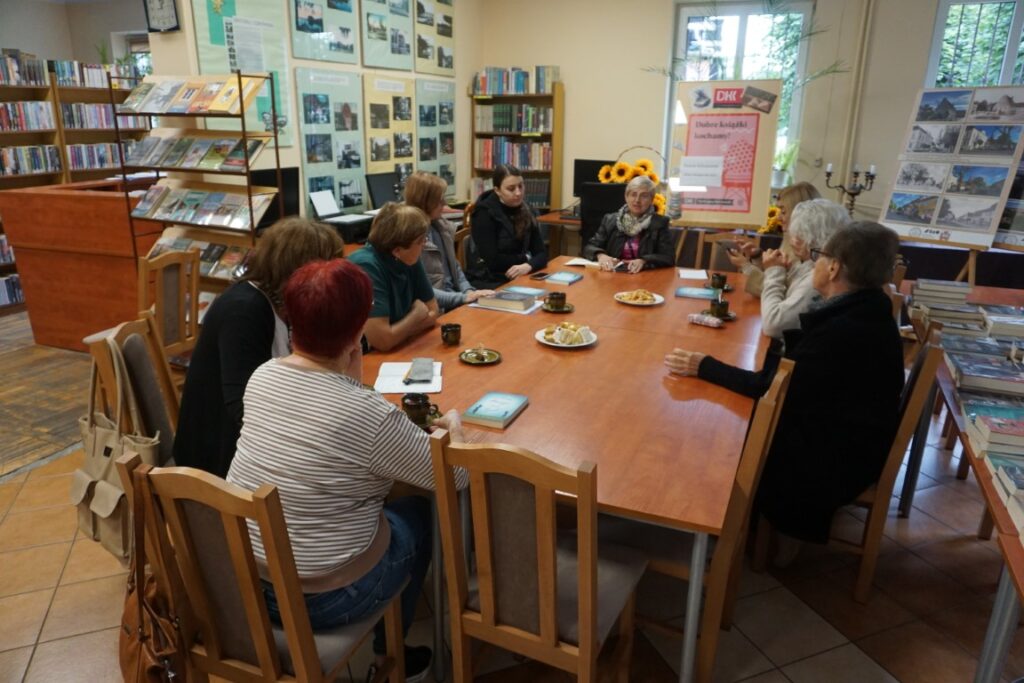 Biblioteka dla dorosłych, Dyskusyjny Klub Książki, Klubowiczki przy stole