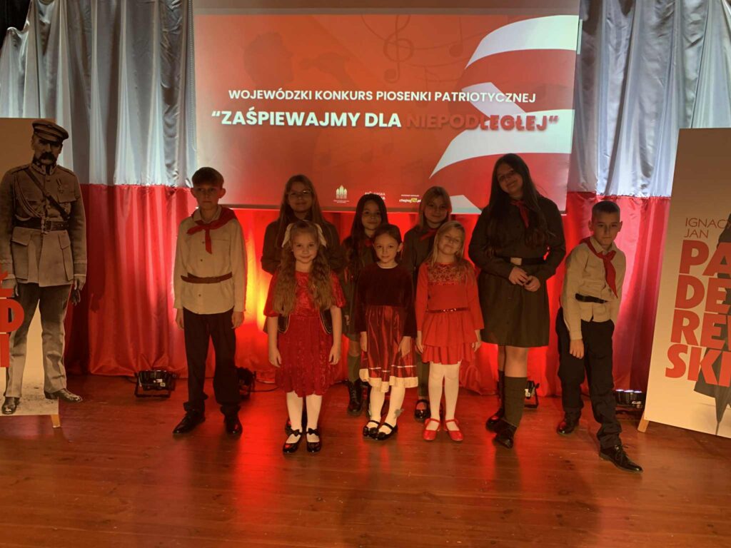 Wokaliści z Bick na Scenie Pieśni Patriotycznej