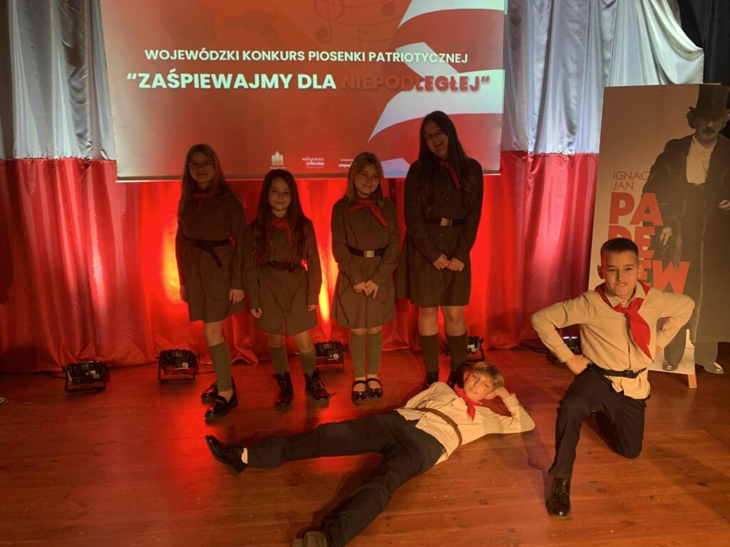 Wokaliści z Bick na Scenie Pieśni Patriotycznej