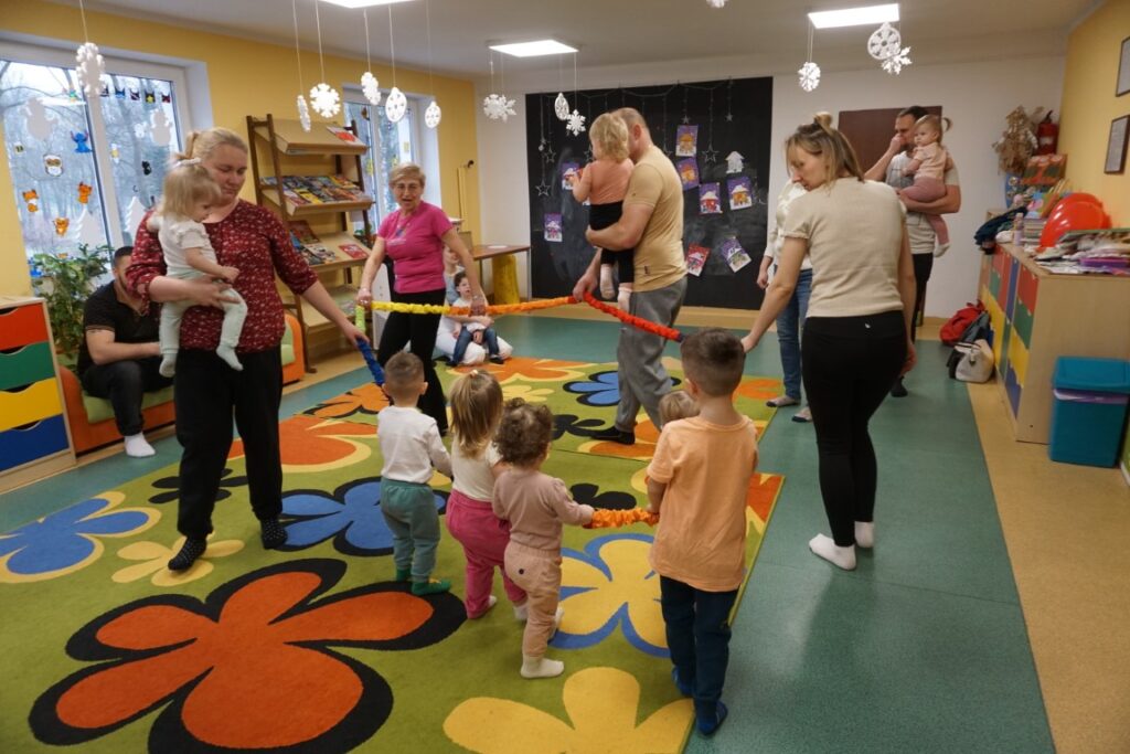 Dzieci i opiekunowie z sigumą