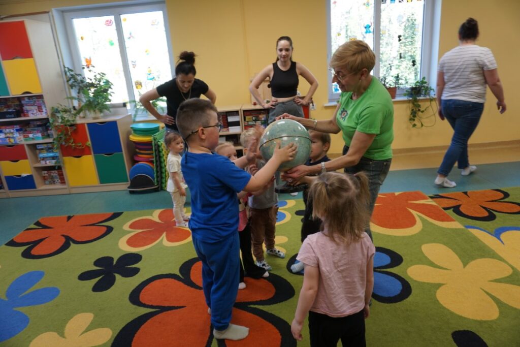 Akademia Malucha: Świat w naszych rękach!