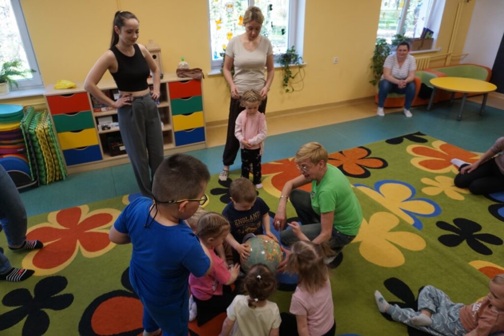 Akademia Malucha: Świat w naszych rękach!