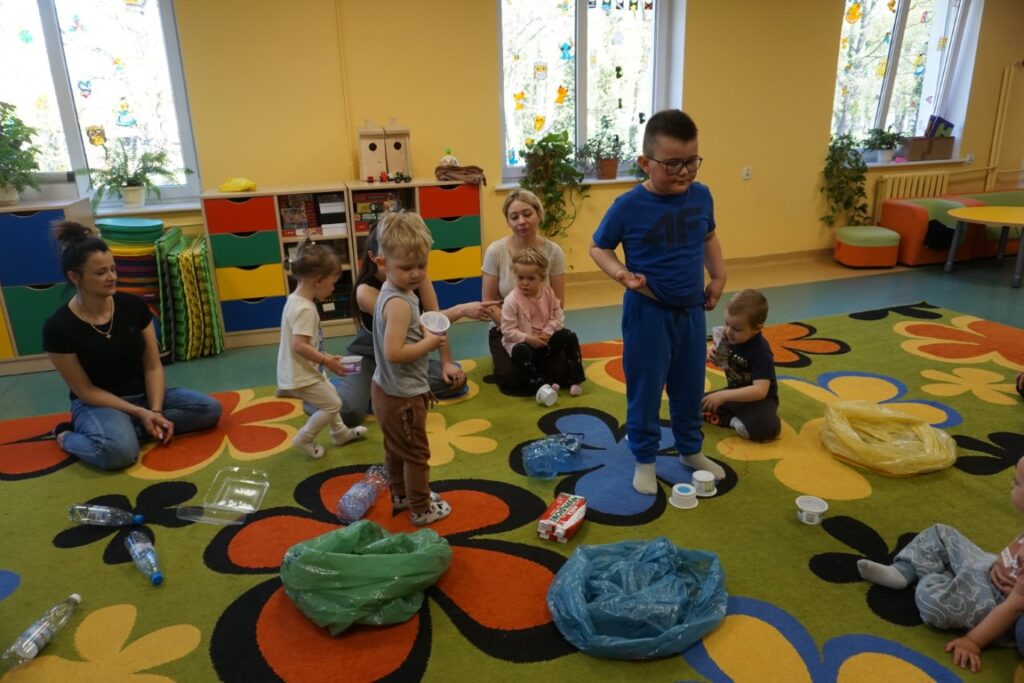 Akademia Malucha: Świat w naszych rękach!