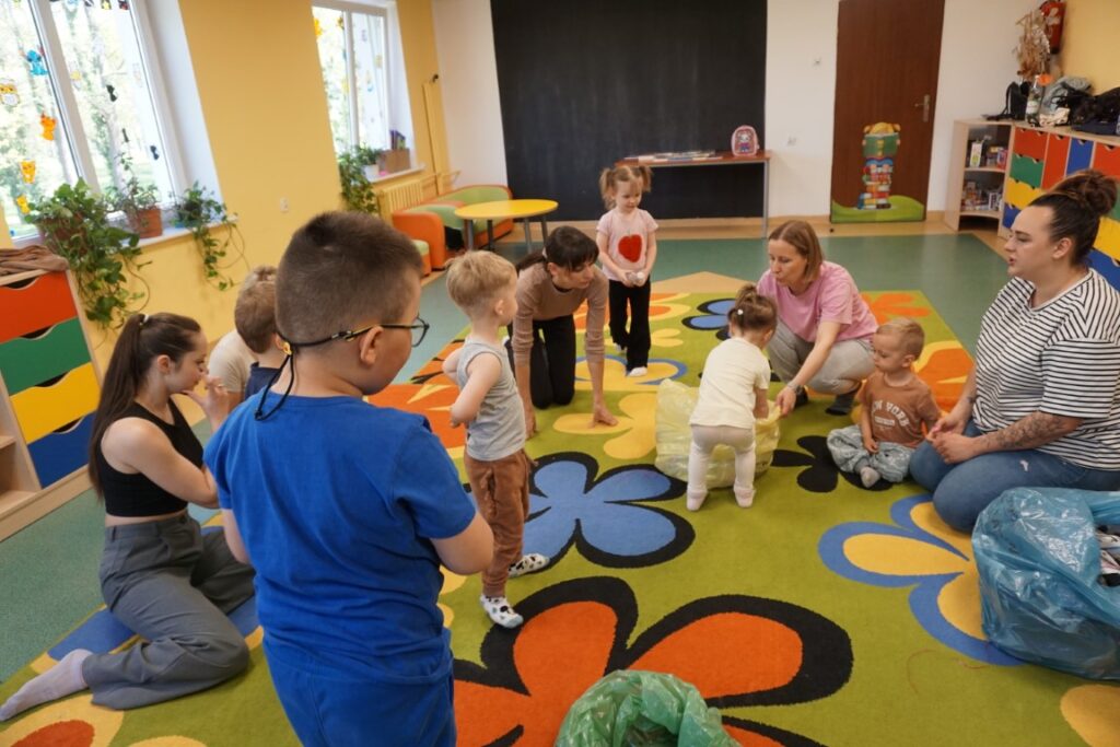 Akademia Malucha: Świat w naszych rękach!