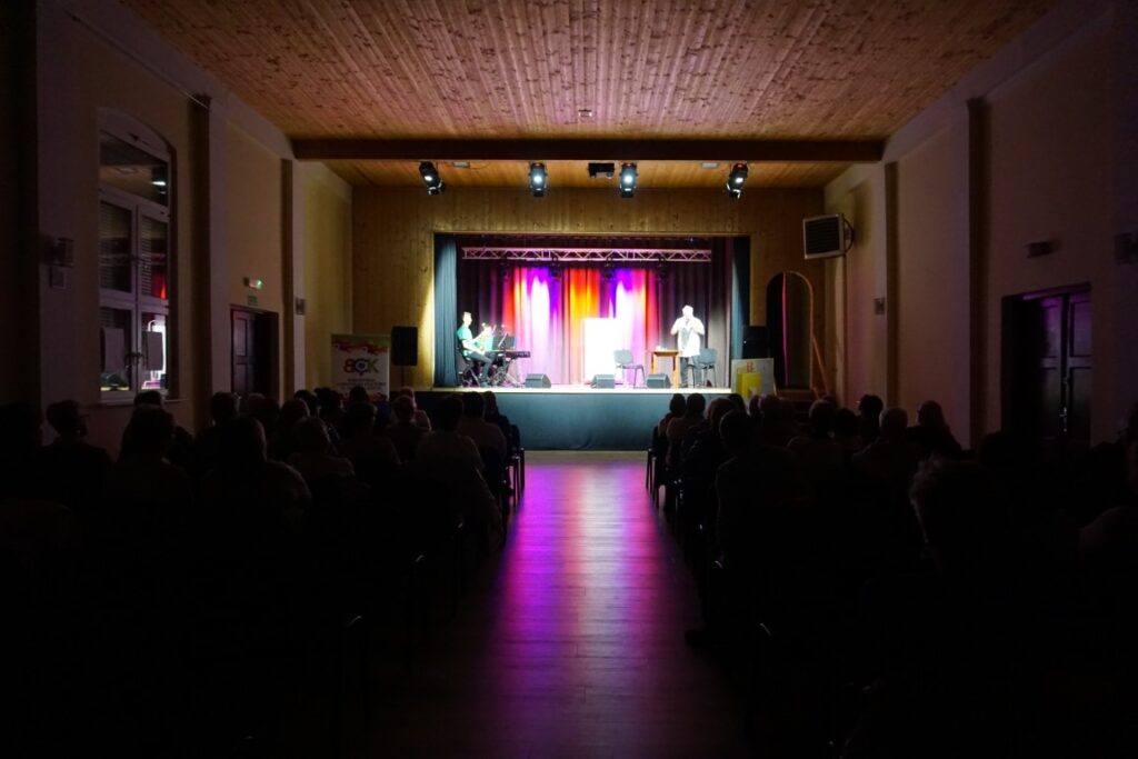 Scena, spektakl, aktorzy 