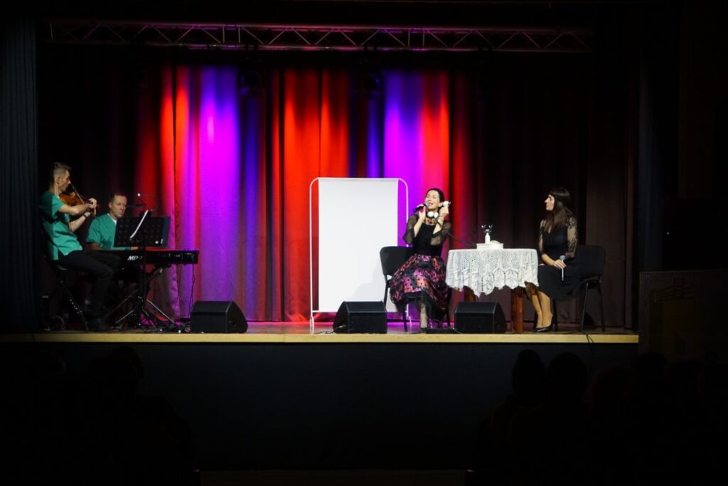 Scena, spektakl, aktorzy 
